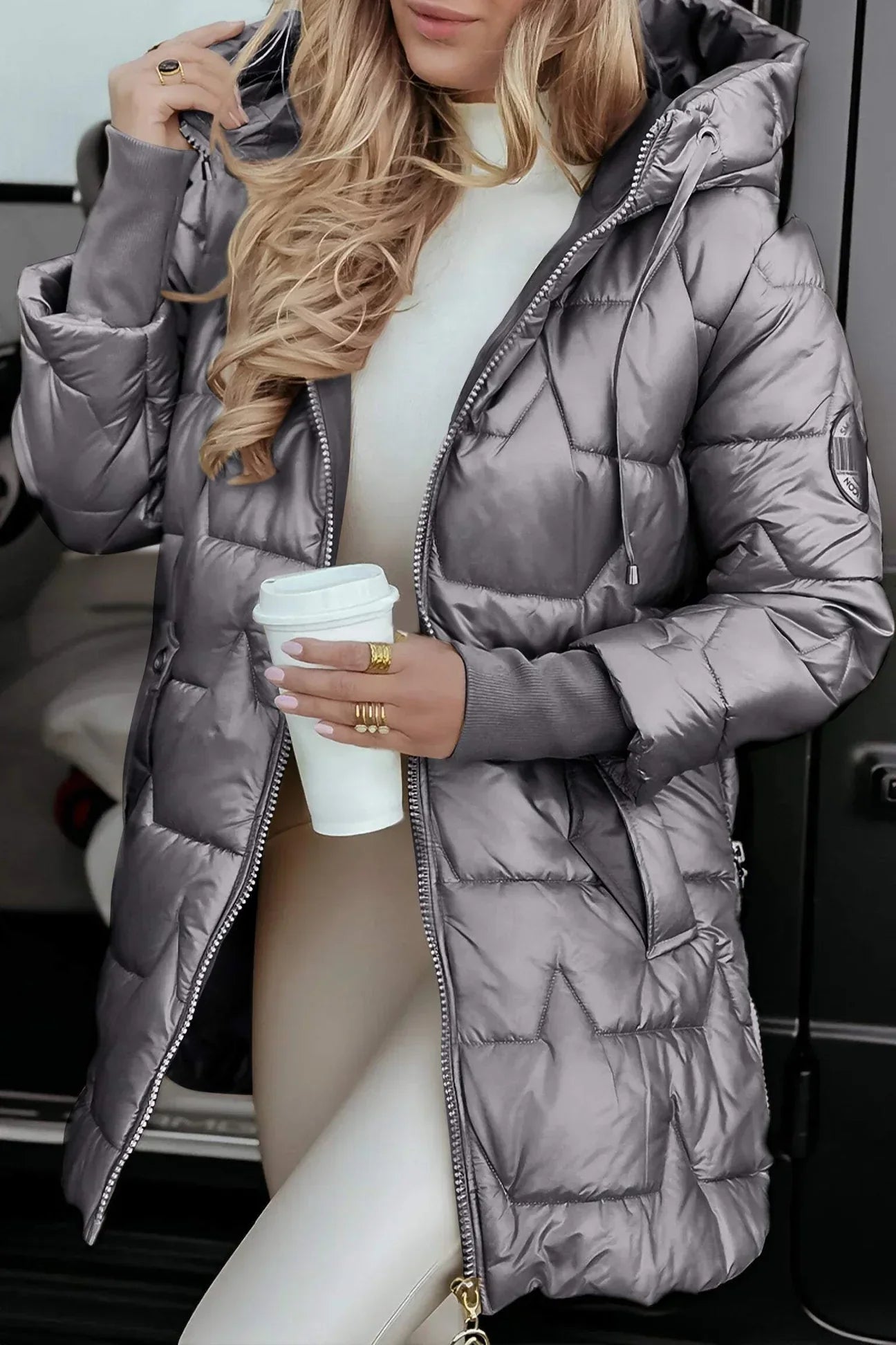 Astrid | Elegante Giacca Invernale Con Cappuccio E Fodera