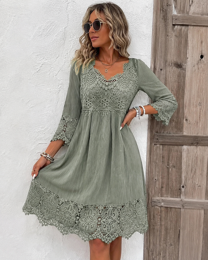 Lina™ | Robe midi en dentelle qui flatte la silhouette et camoufle le ventre