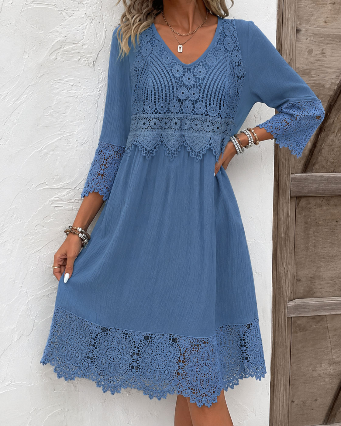 Lina™ | Robe midi en dentelle qui flatte la silhouette et camoufle le ventre