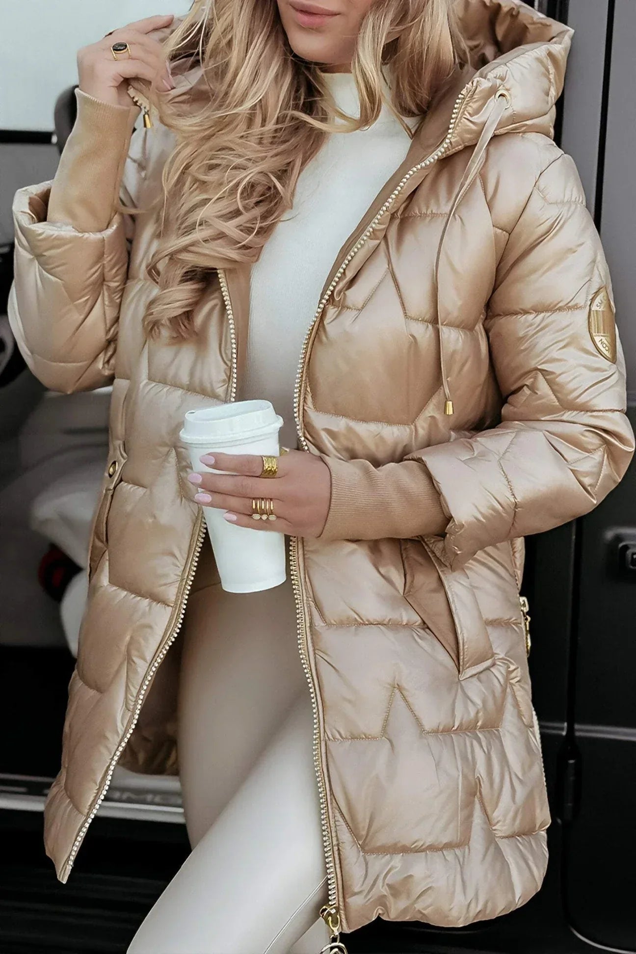 Astrid | Elegante Giacca Invernale Con Cappuccio E Fodera
